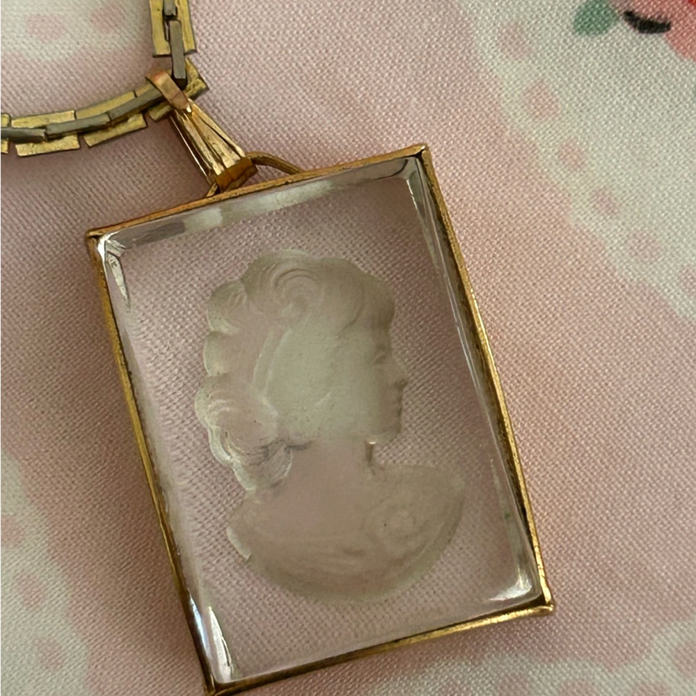 Vintage rectangular intaglio glass cameo pendant necklace in gold tone metal 10”
